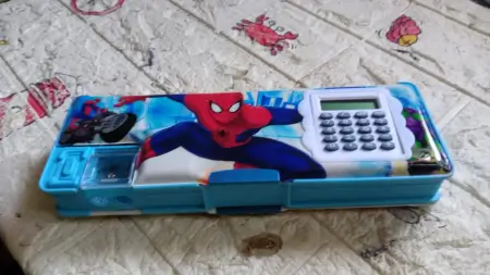 lKMY2vZVarbJnqgPBxObw536gIRu5B1xFikpkHgH.webp Cartoon Multi-functional Geometry Box with Calculator & Double Sharpener ( default, Standard ).